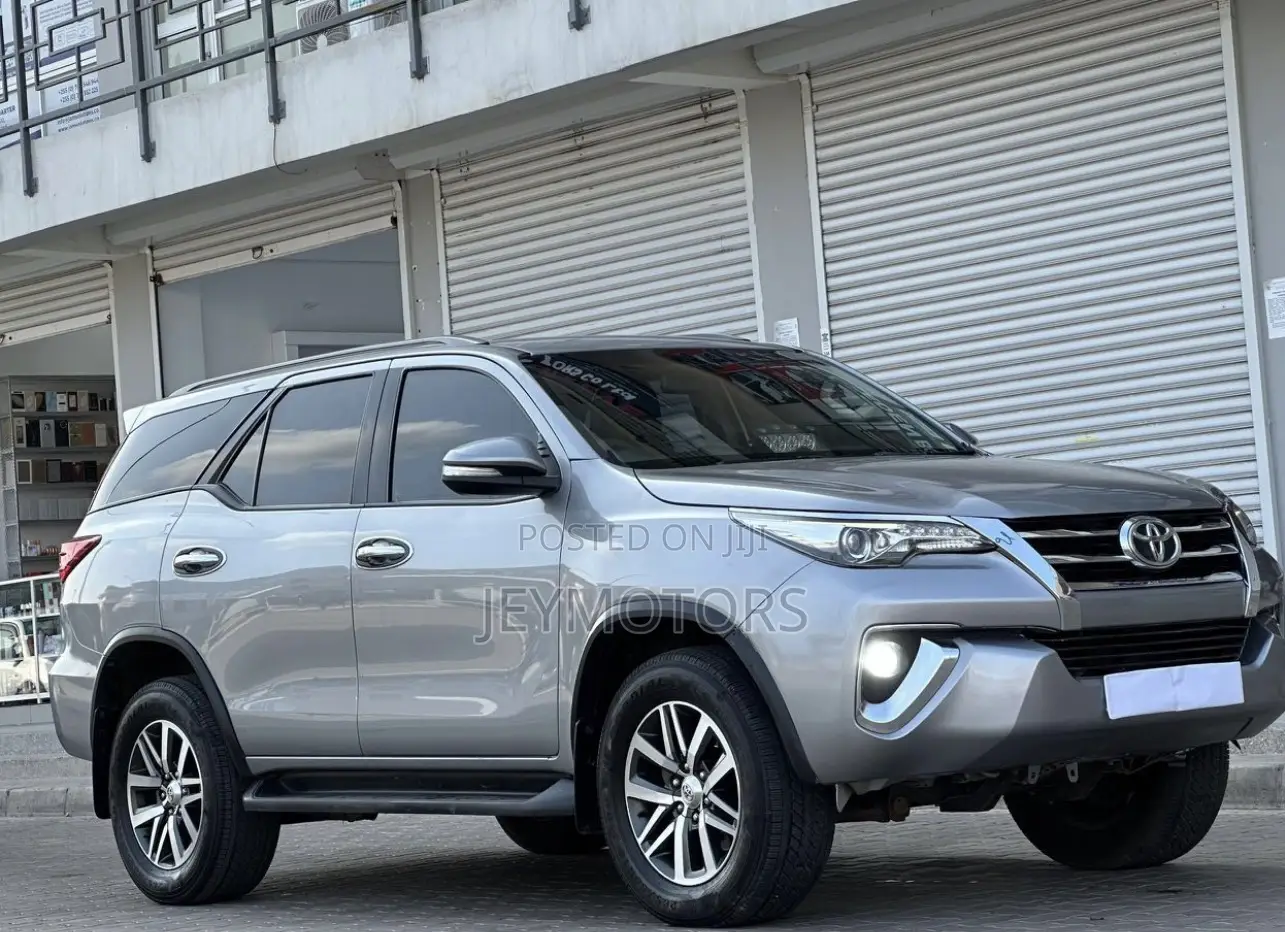 Toyota Fortuner 2018 Silver