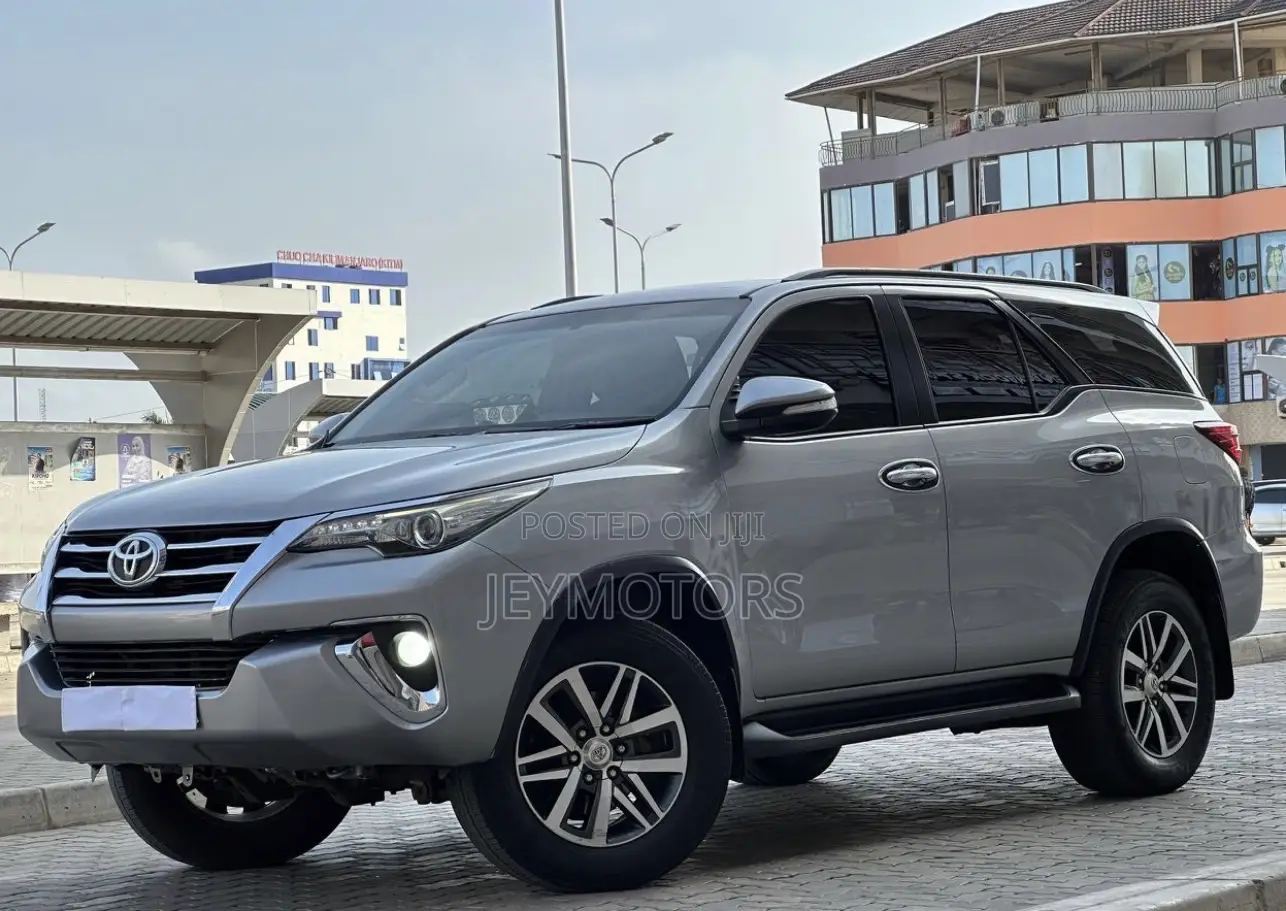 Toyota Fortuner 2018 Silver