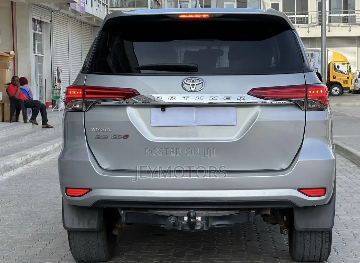 Toyota Fortuner 2018 Silver