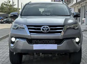 Toyota Fortuner 2018 Silver