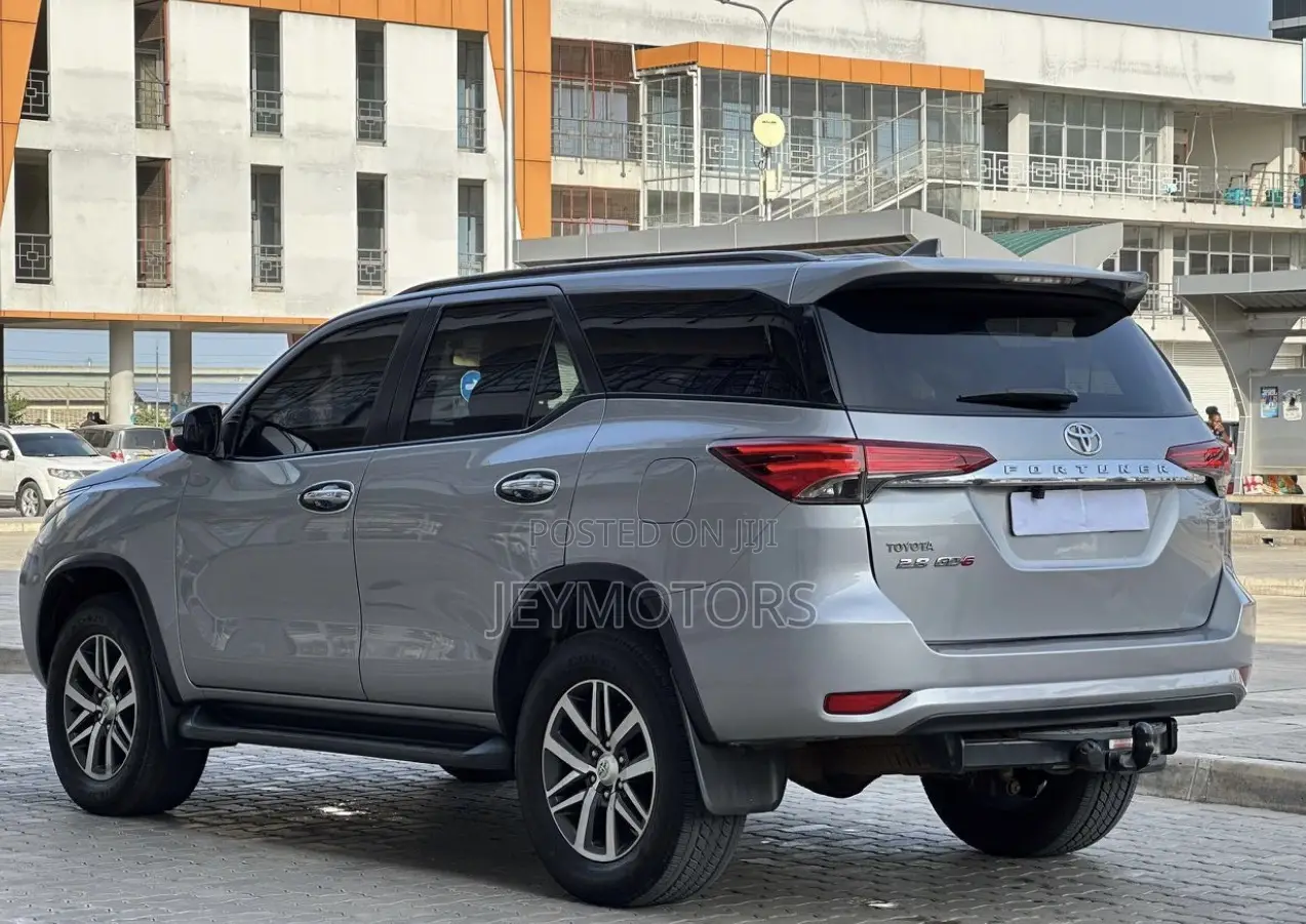 Toyota Fortuner 2018 Silver