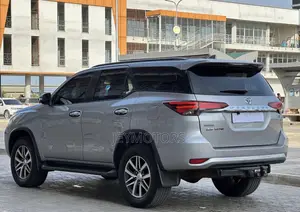 Toyota Fortuner 2018 Silver