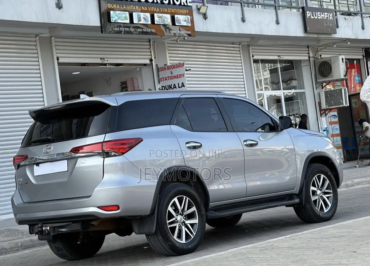 Toyota Fortuner 2018 Silver