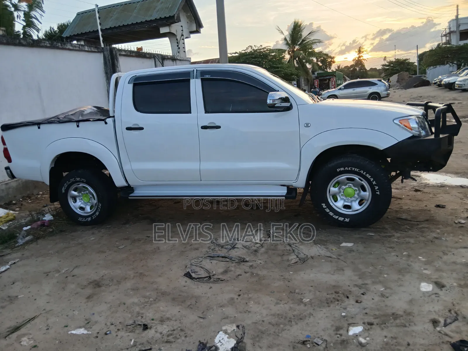 Toyota Hilux 2.5 D-4D 4X4 SRX 2011 White