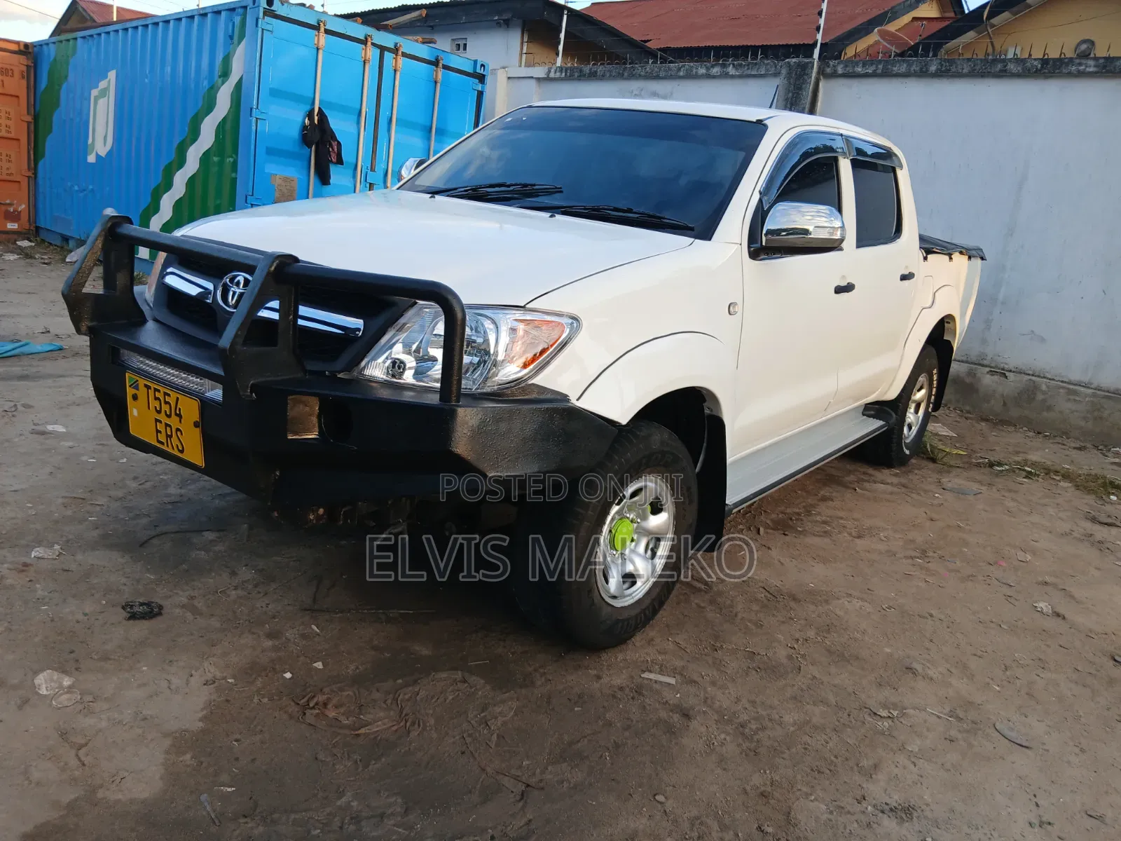 Toyota Hilux 2.5 D-4D 4X4 SRX 2011 White
