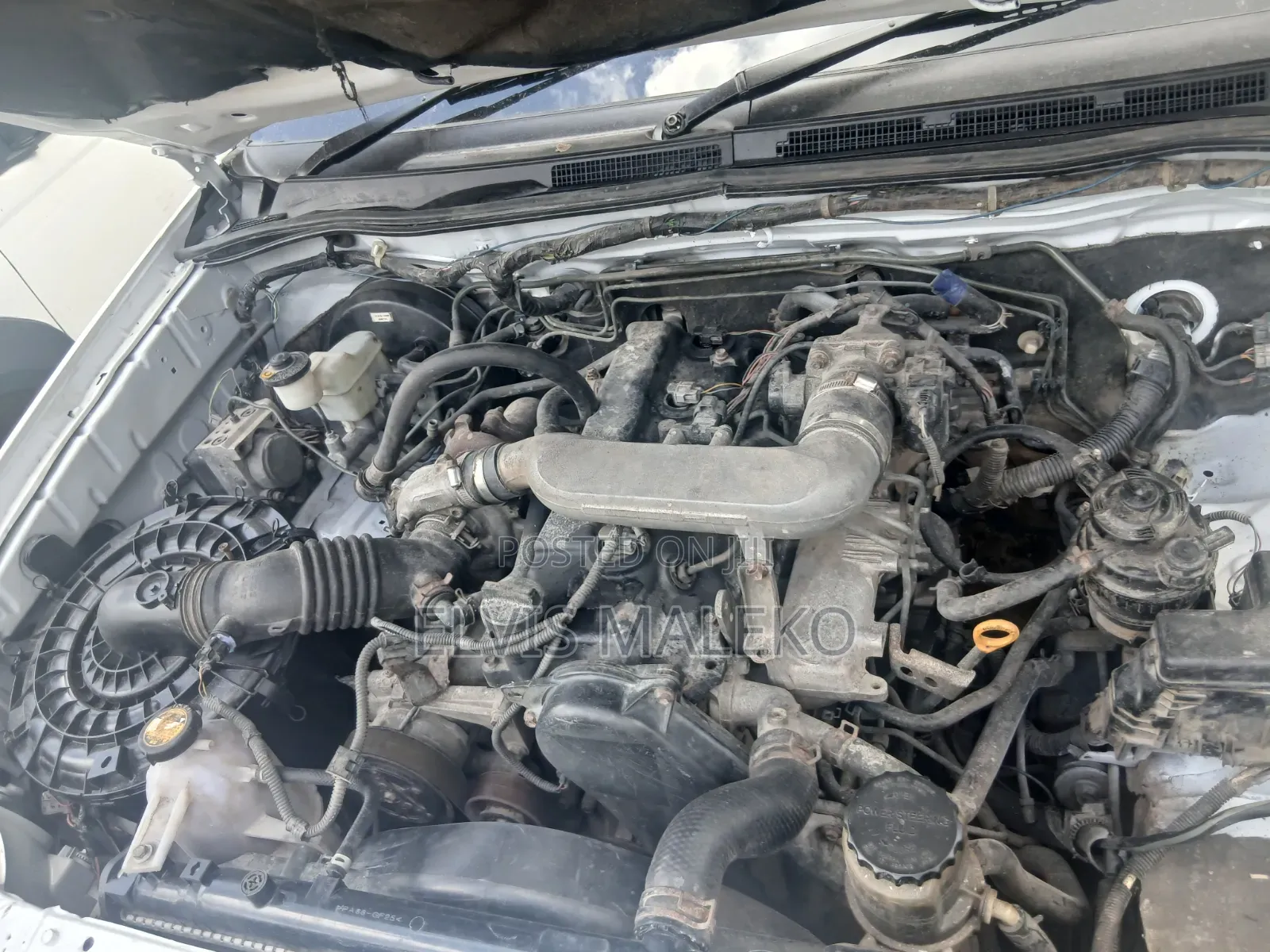 Toyota Hilux 2.5 D-4D 4X4 SRX 2011 White