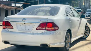 Toyota Crown 2010 White