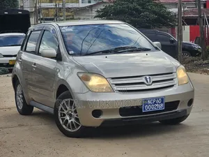 Toyota IST 2003 Gold