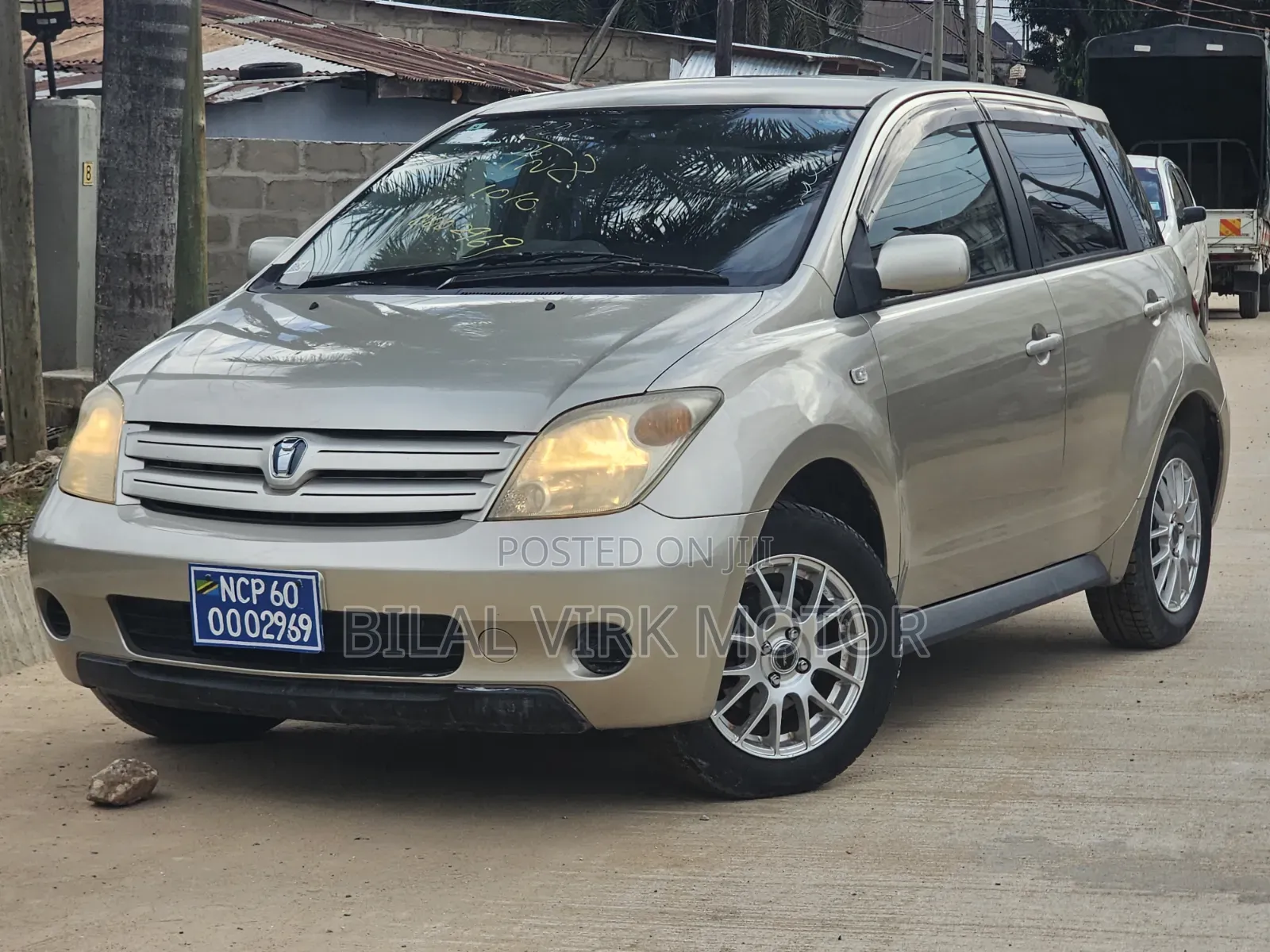 Toyota IST 2003 Gold