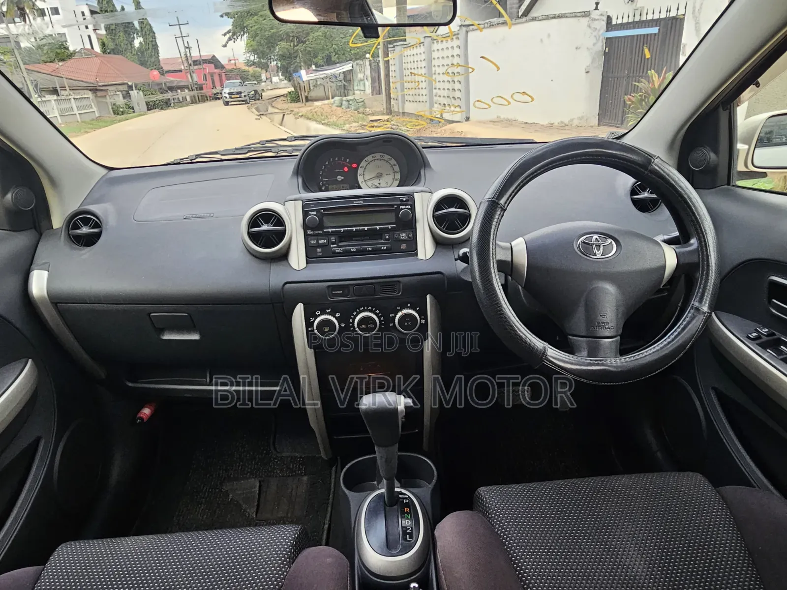 Toyota IST 2003 Gold