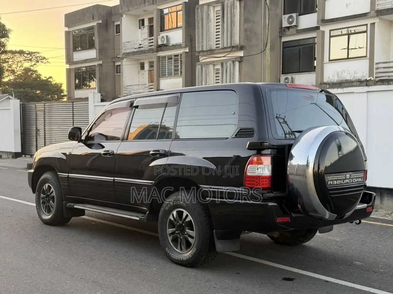 Toyota Land Cruiser HDJ 100 2000 Black