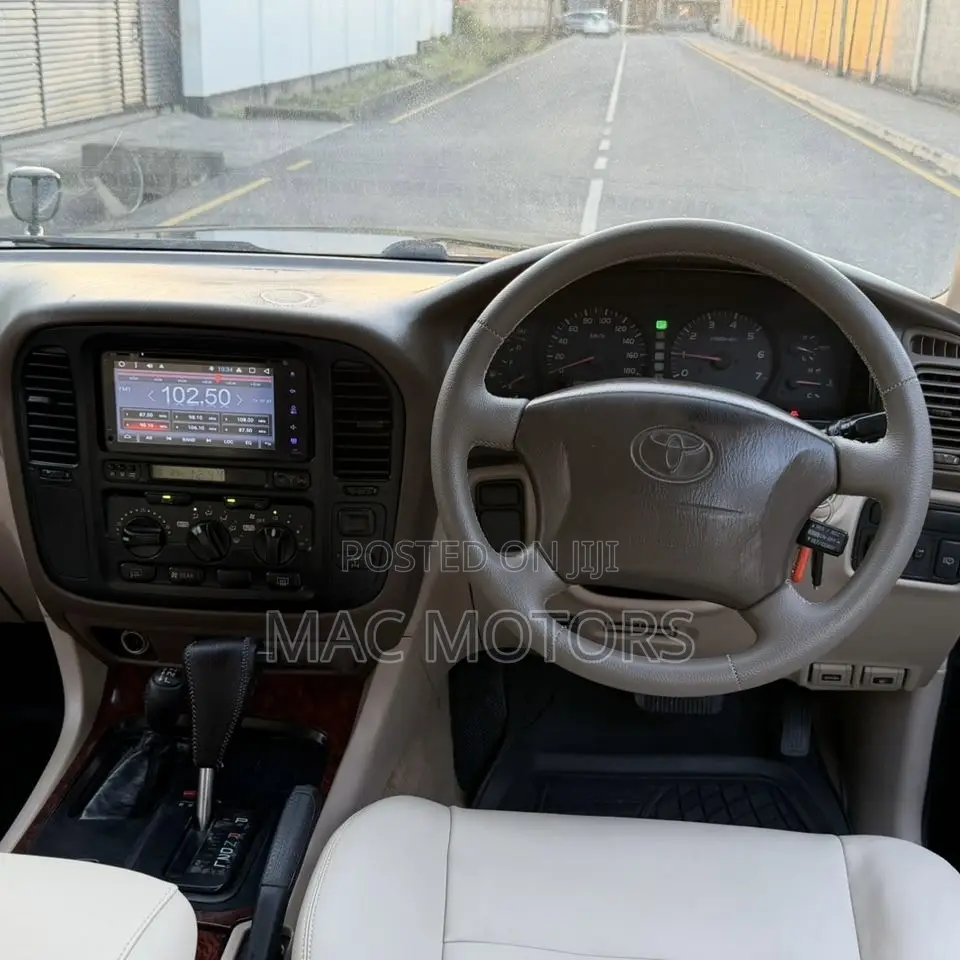 Toyota Land Cruiser HDJ 100 2000 Black