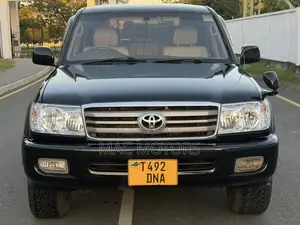 Toyota Land Cruiser HDJ 100 2000 Black