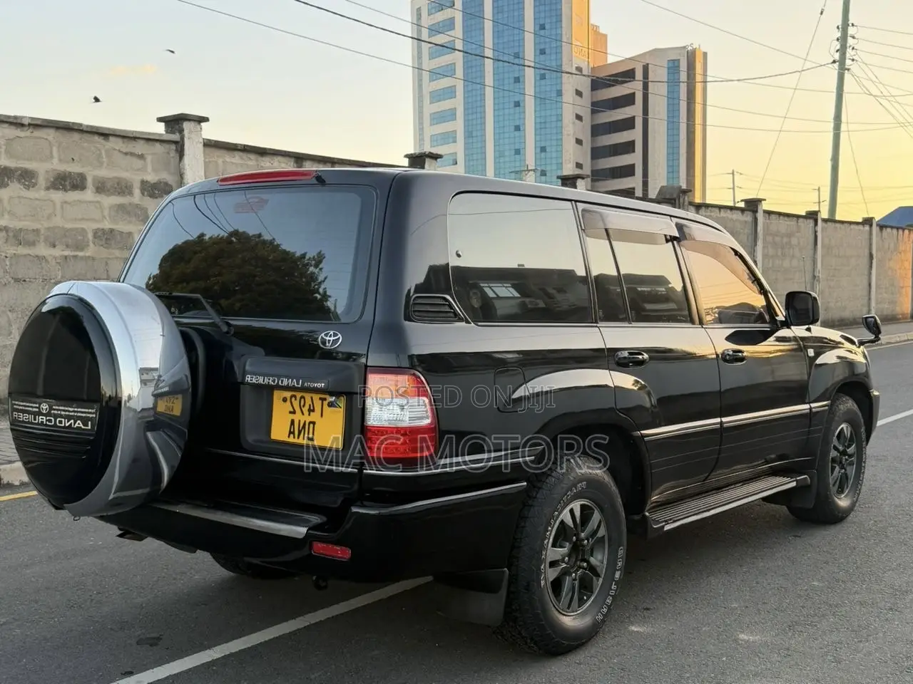 Toyota Land Cruiser HDJ 100 2000 Black