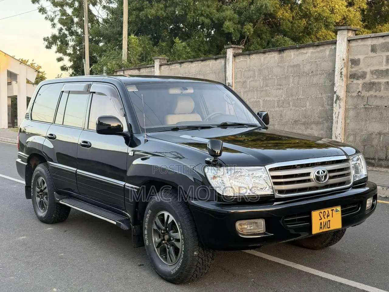 Toyota Land Cruiser HDJ 100 2000 Black
