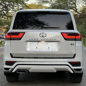 Toyota Land Cruiser LC300 2024 White