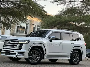 Toyota Land Cruiser LC300 2024 White