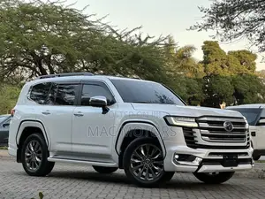 Toyota Land Cruiser LC300 2024 White