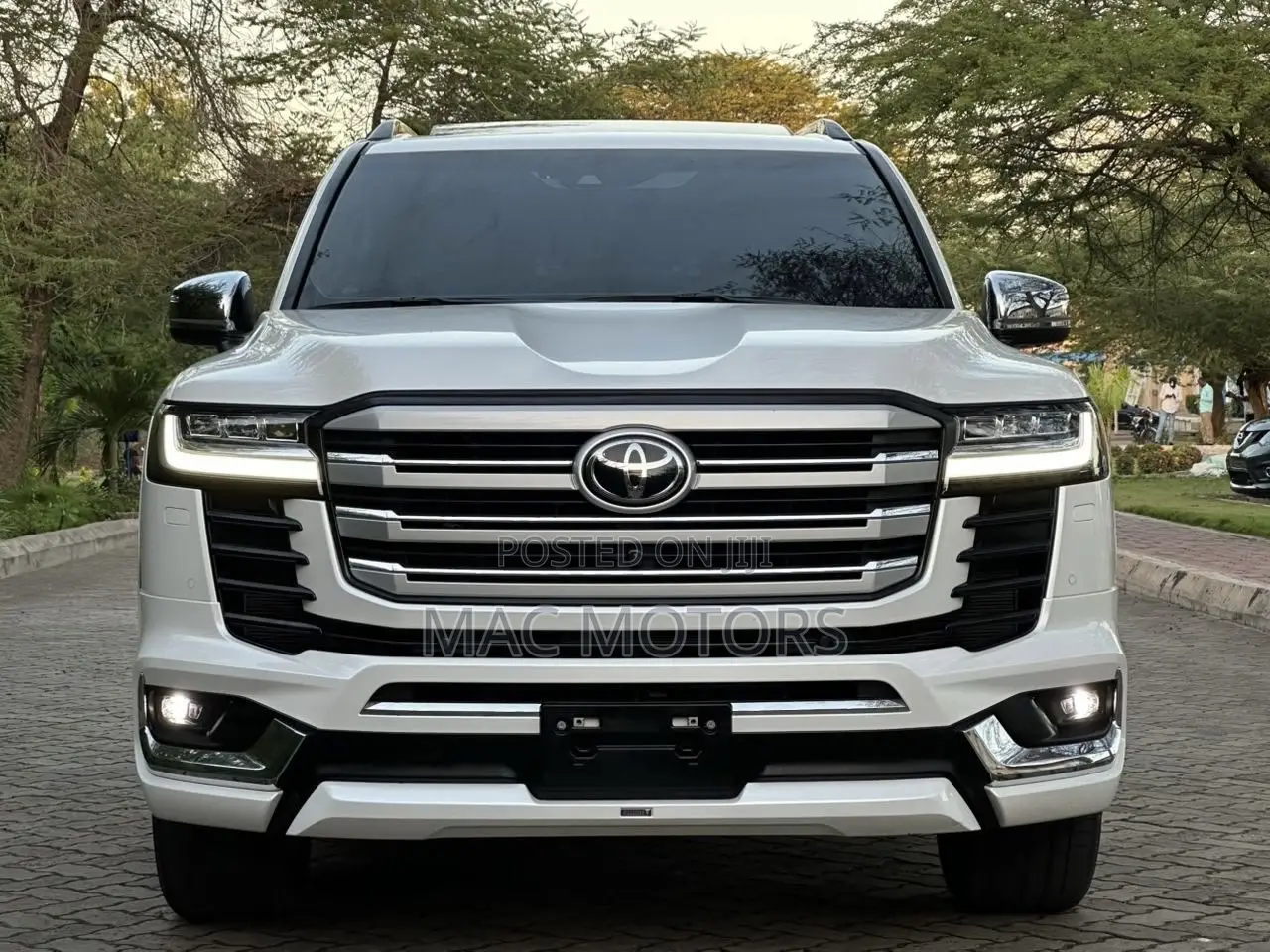 Toyota Land Cruiser LC300 2024 White