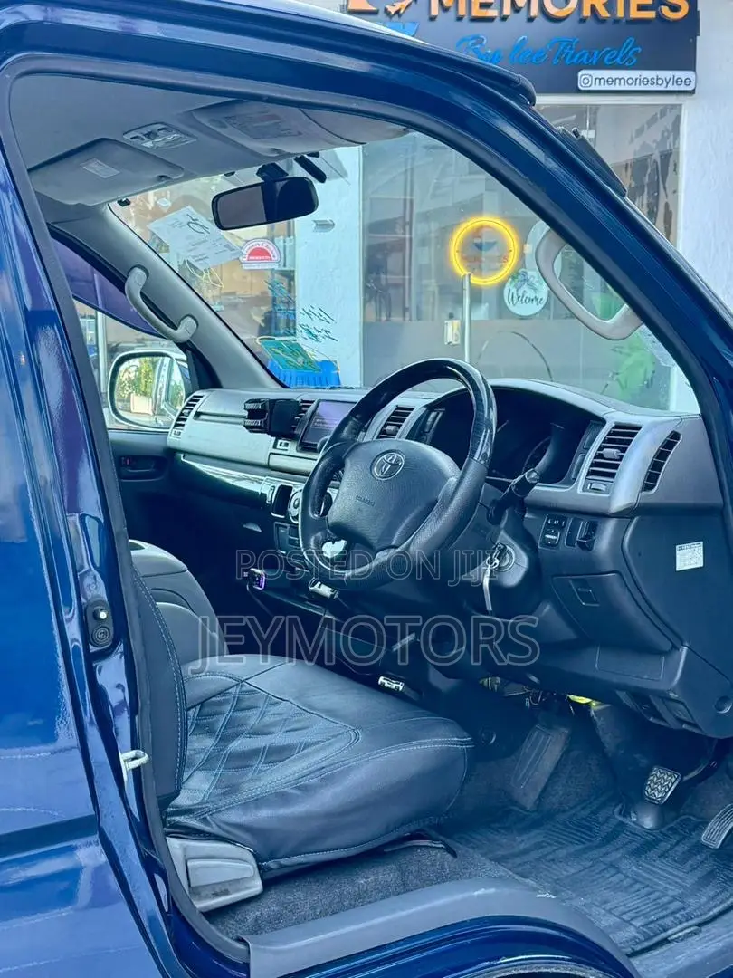 Toyota Quantum 2006 Blue