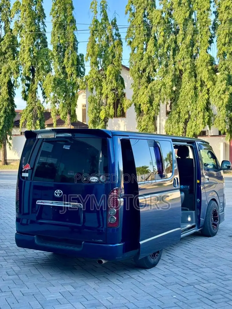 Toyota Quantum 2006 Blue