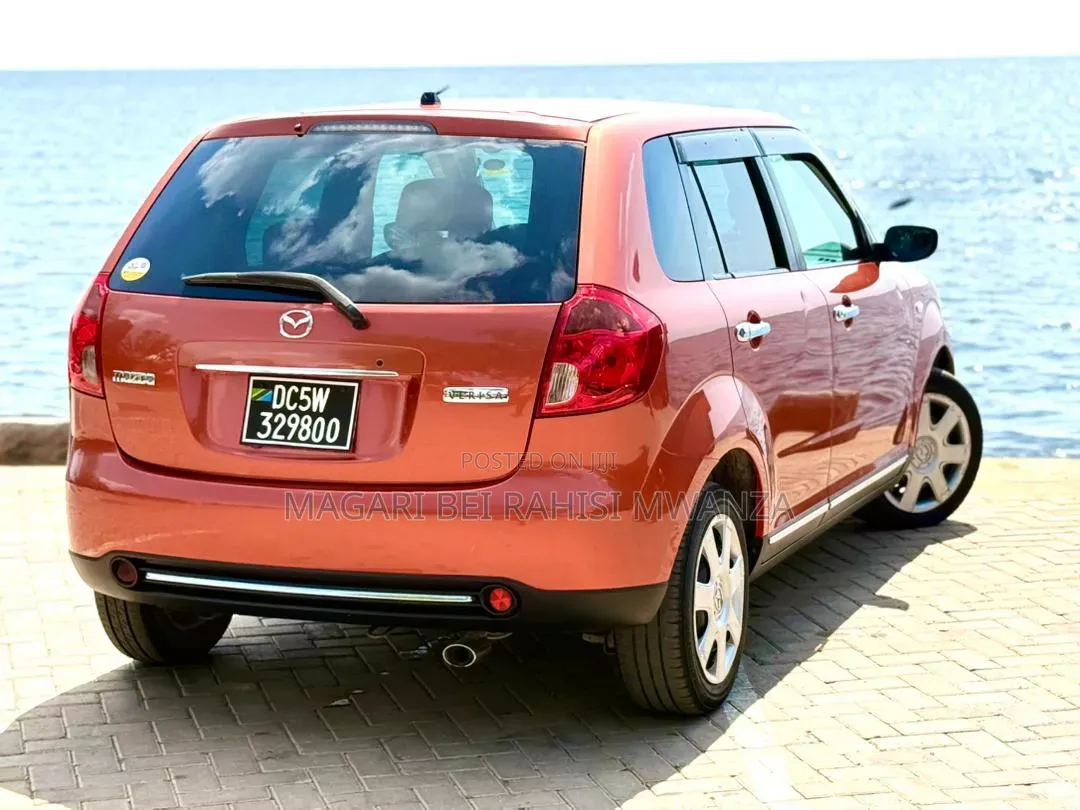 Mazda Verisa 2009 Orange