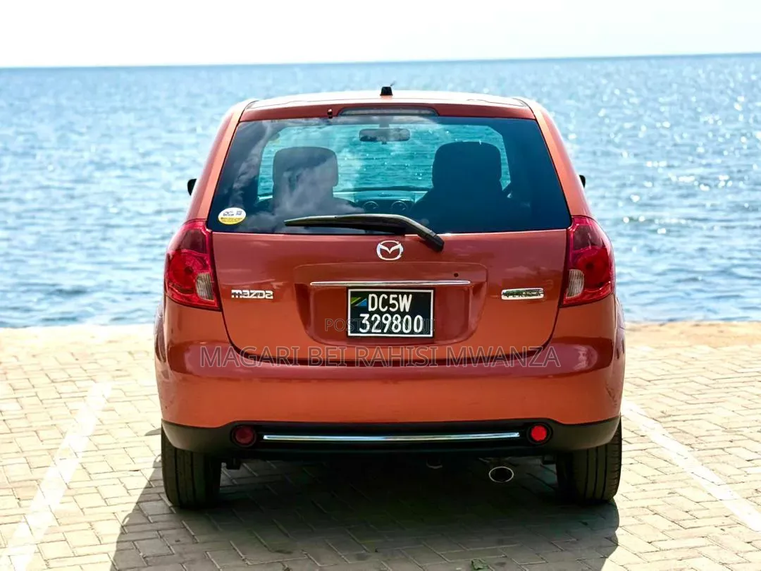 Mazda Verisa 2009 Orange