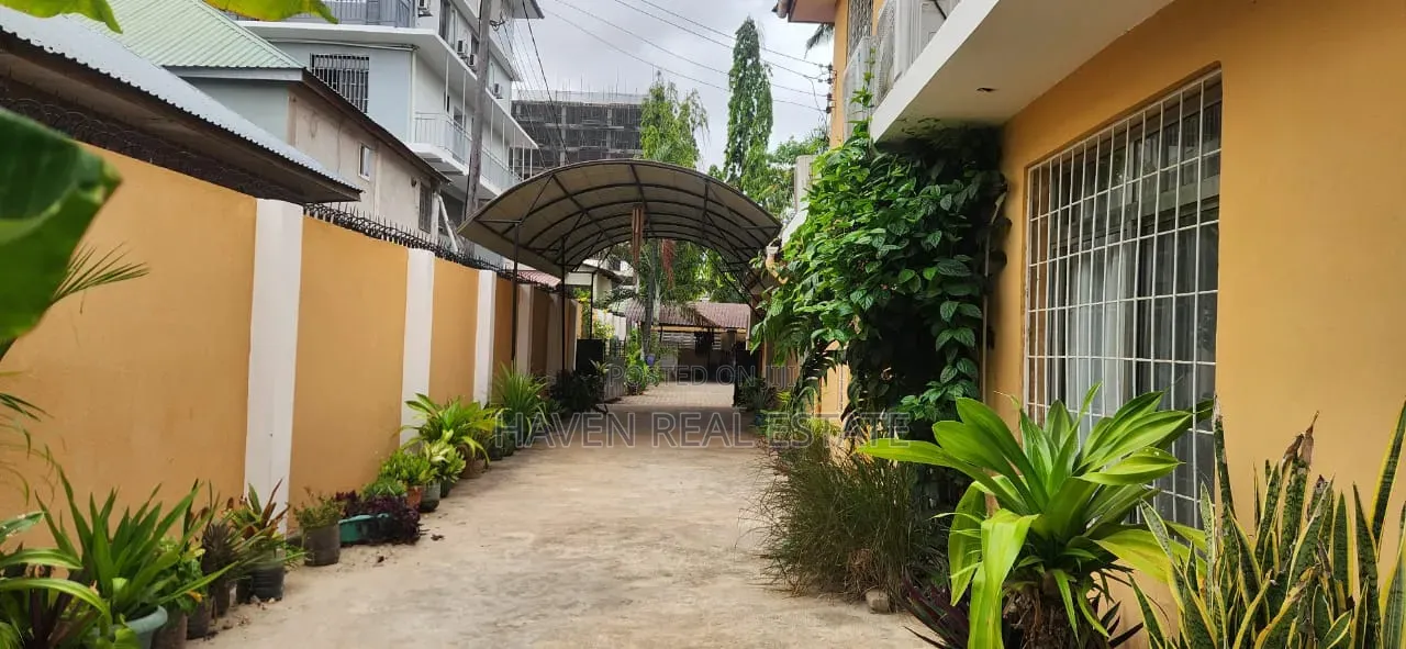 5bdrm House in Mikocheni for sale