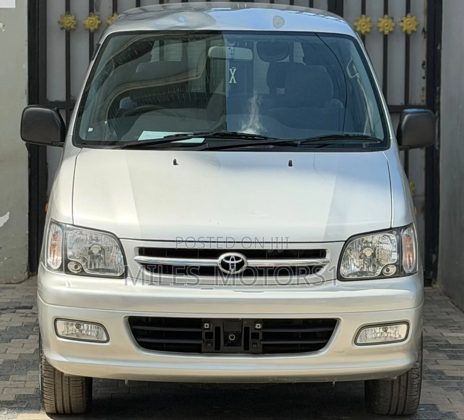 Toyota Noah 2001 Silver