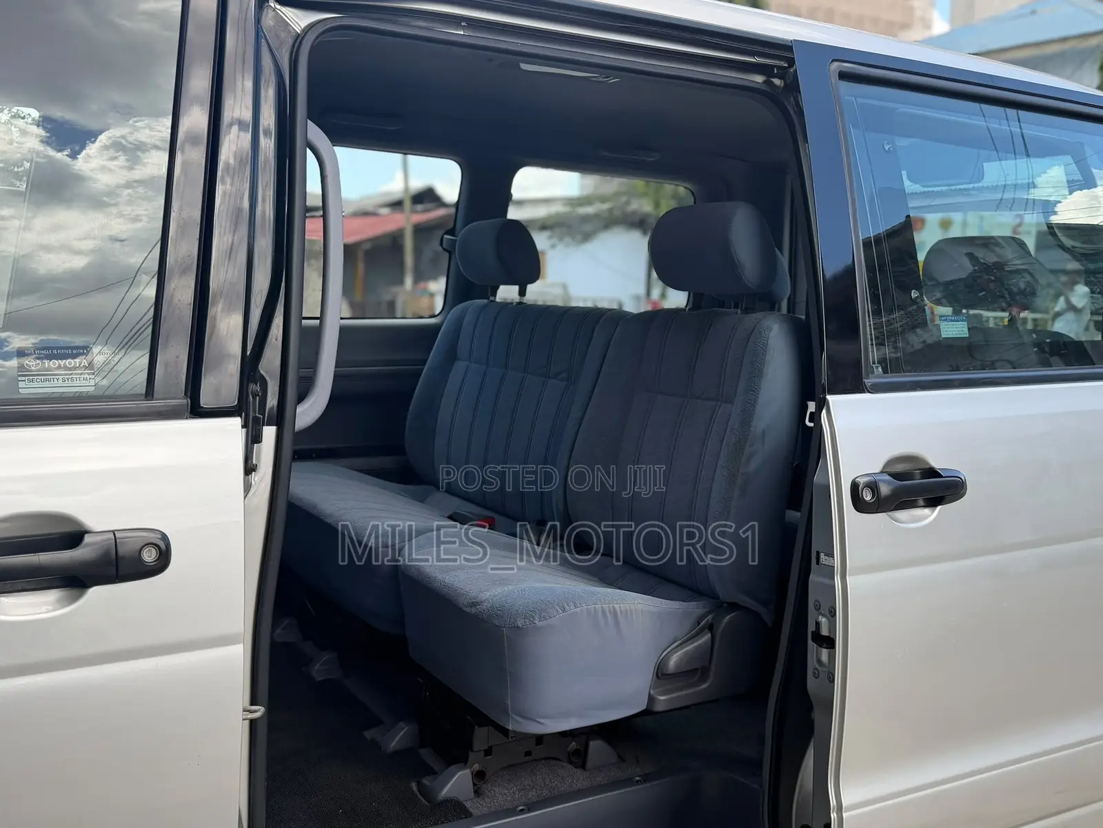 Toyota Noah 2001 Silver