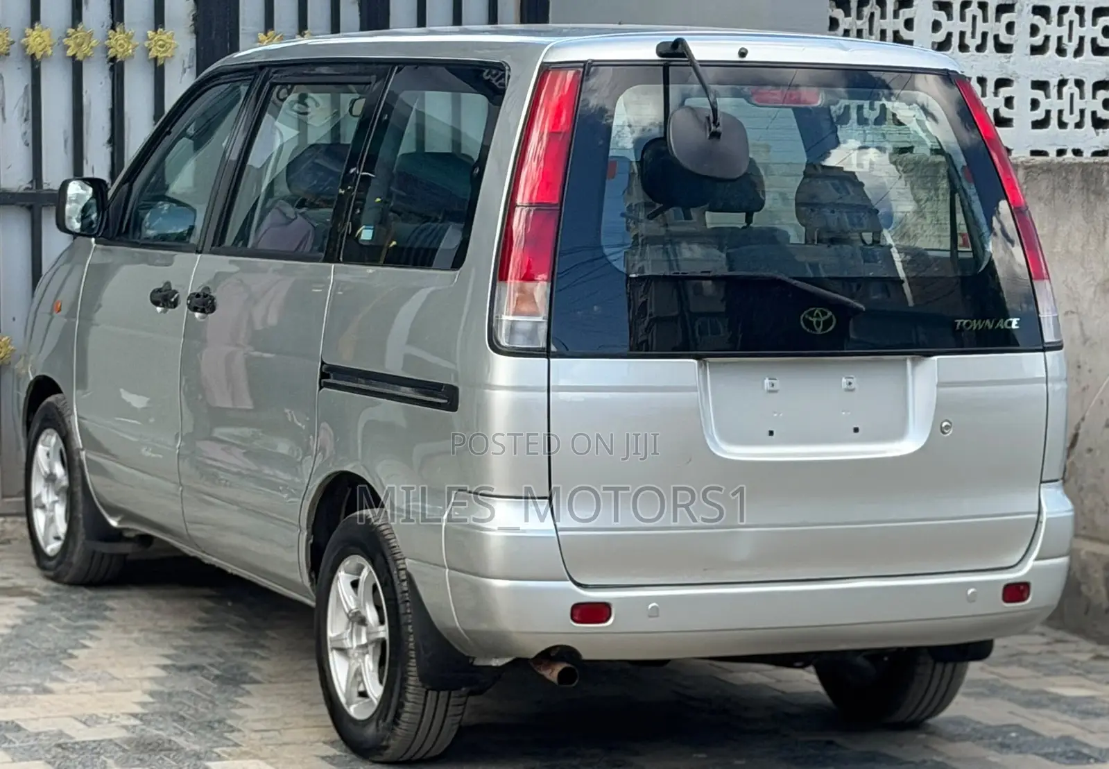 Toyota Noah 2001 Silver