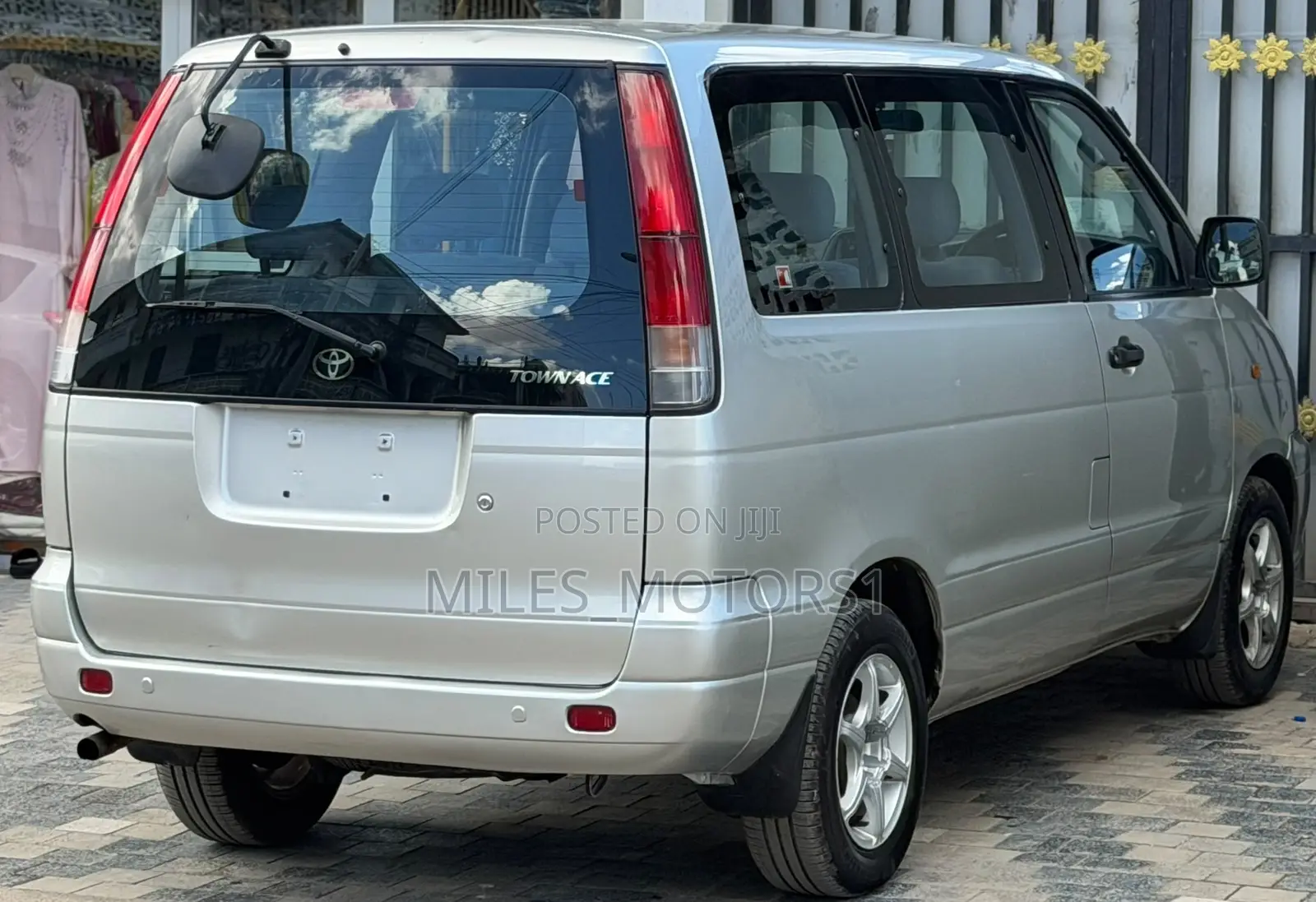 Toyota Noah 2001 Silver
