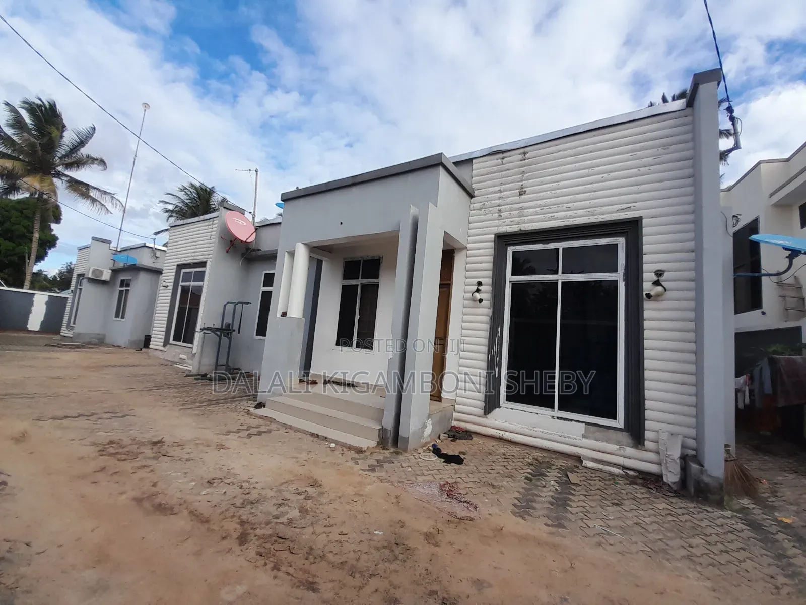 6bdrm Apartment in Kigamboni Kisota for sale