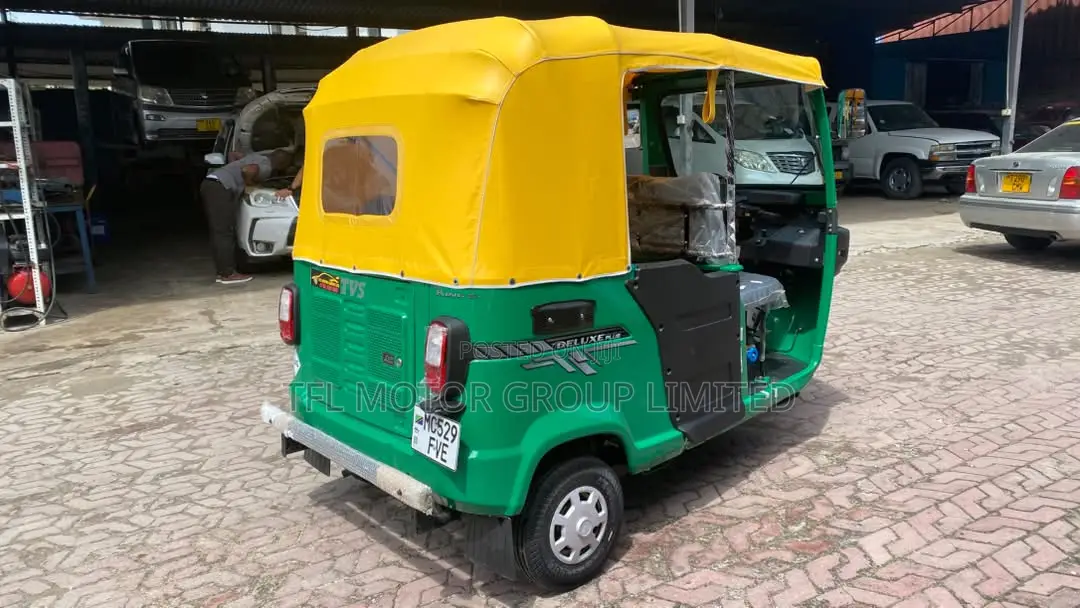 New TVS King Deluxe Plus iTouch Start 2025 Green