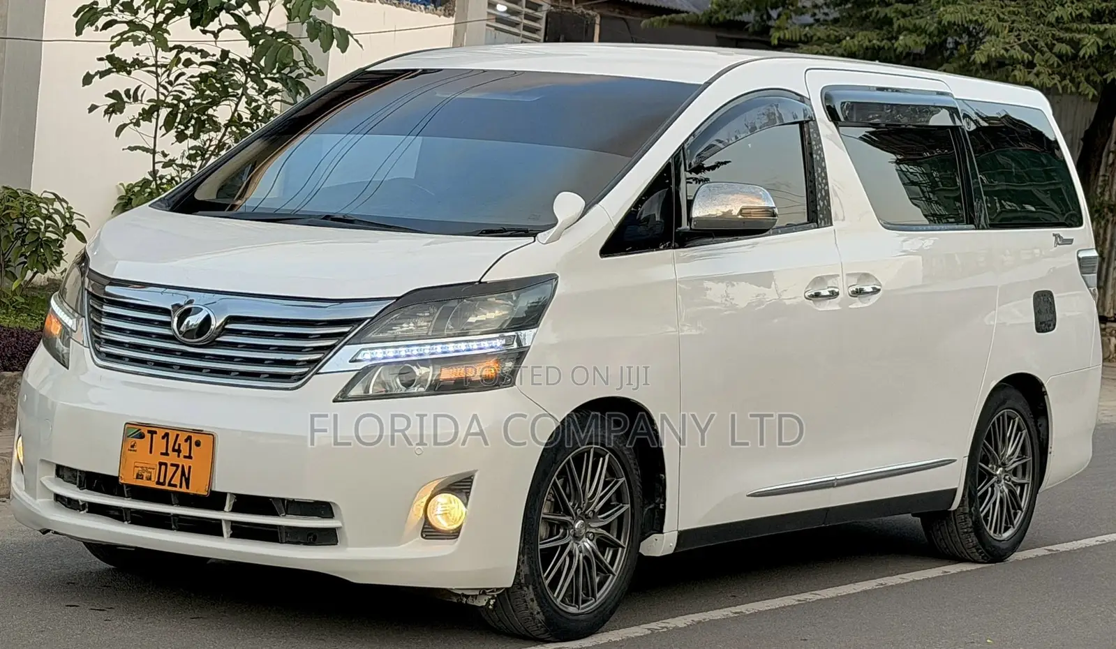 Toyota Vellfire 2009 White