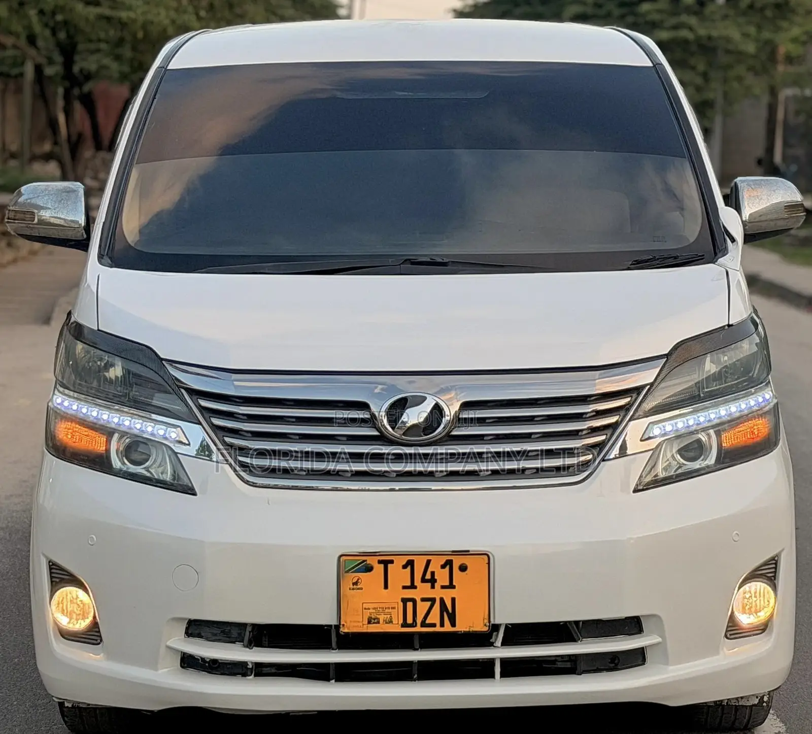 Toyota Vellfire 2009 White
