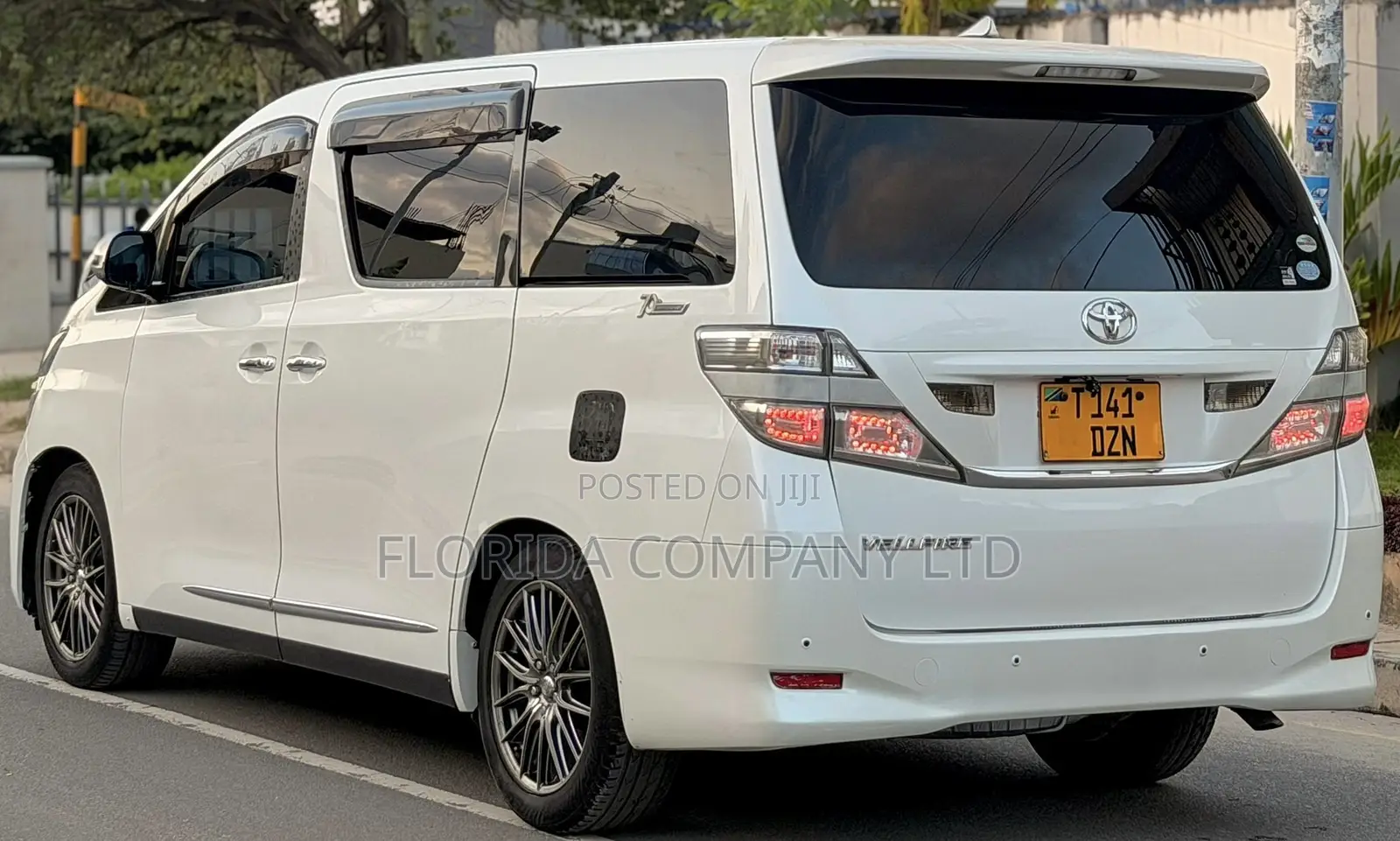Toyota Vellfire 2009 White