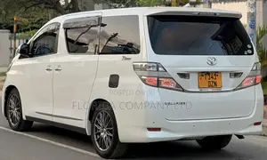 Toyota Vellfire 2009 White