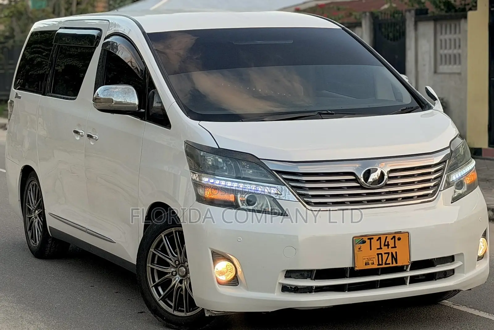 Toyota Vellfire 2009 White