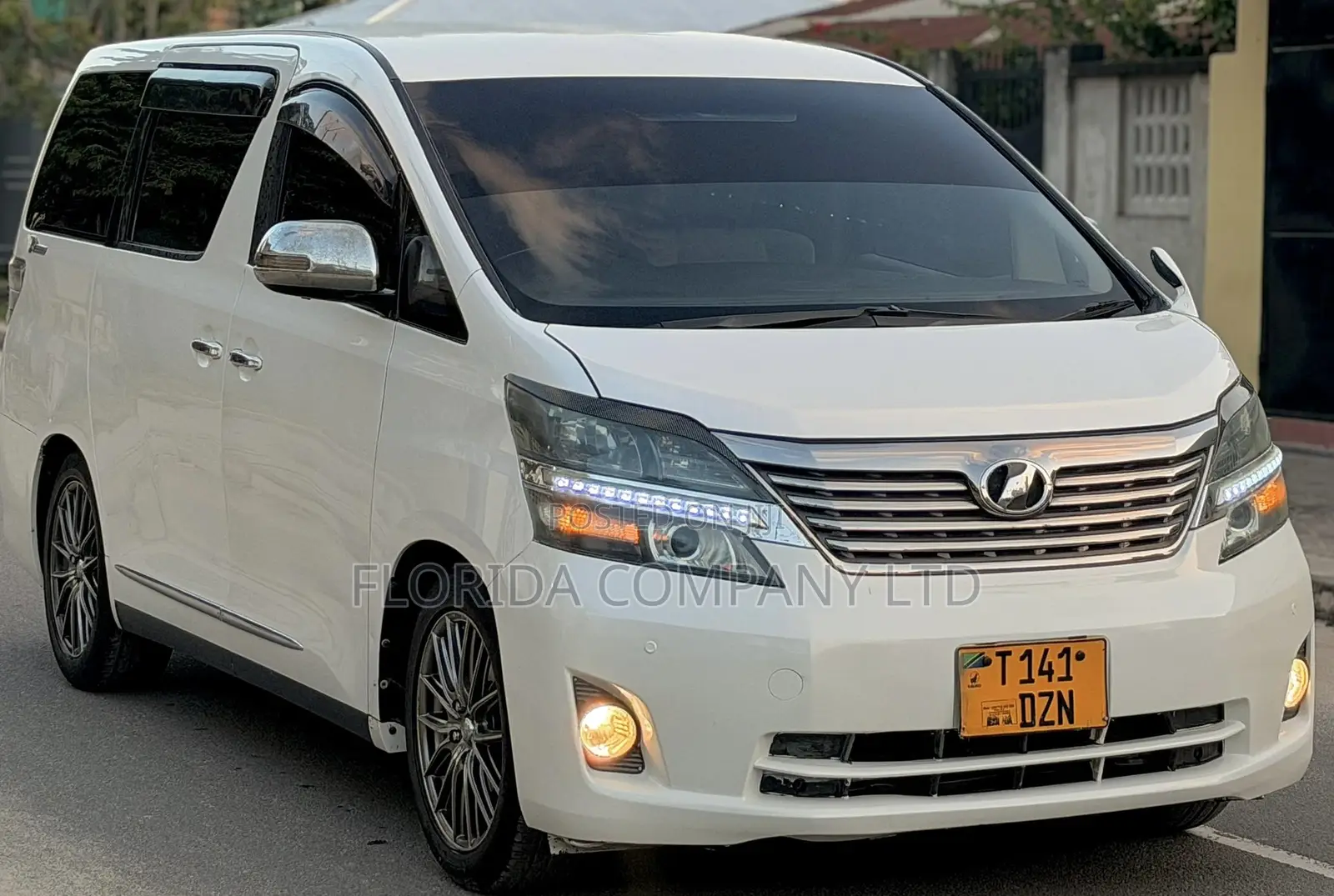 Toyota Vellfire 2009 White