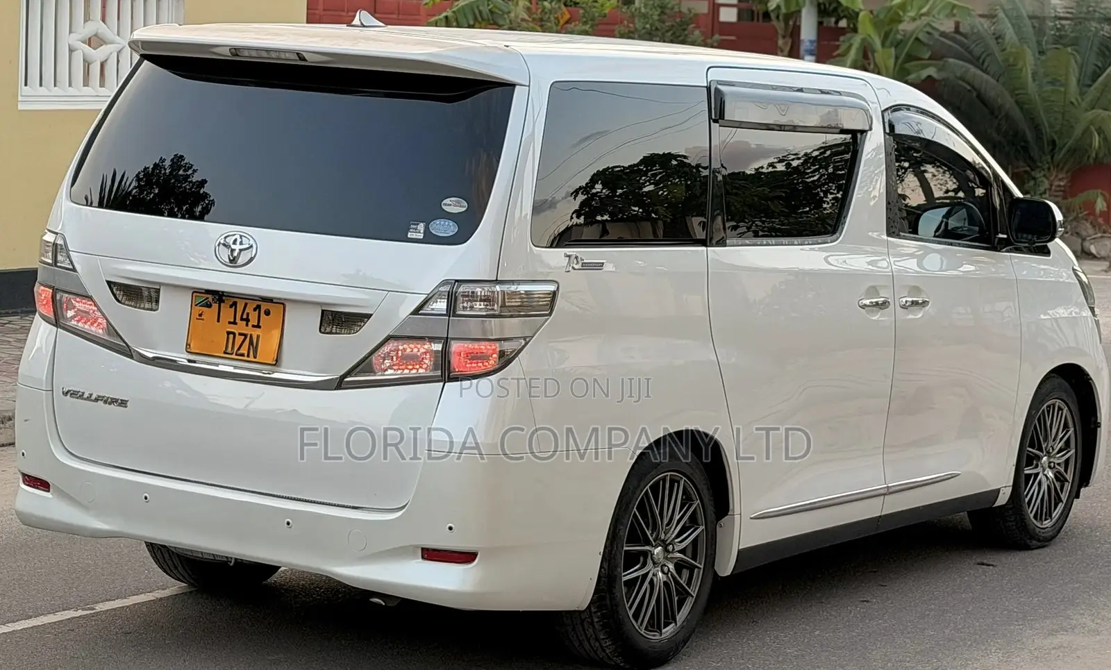 Toyota Vellfire 2009 White