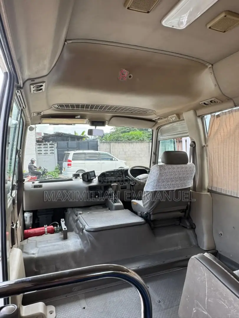 Toyota Coaster 1998 White