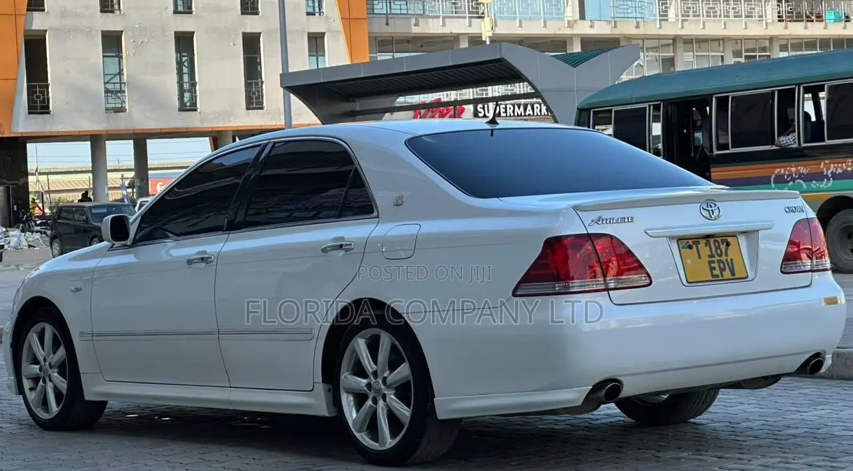 Toyota Crown 2006 White