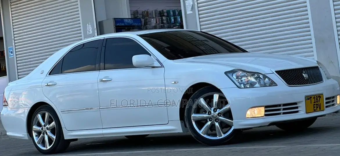 Toyota Crown 2006 White