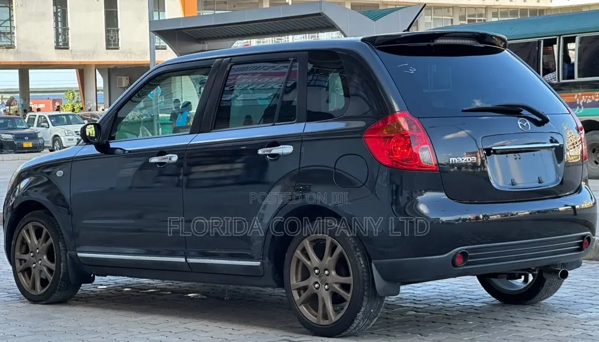 Mazda Verisa 2004 Black