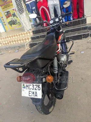 TVS HLX 125 2025 Black