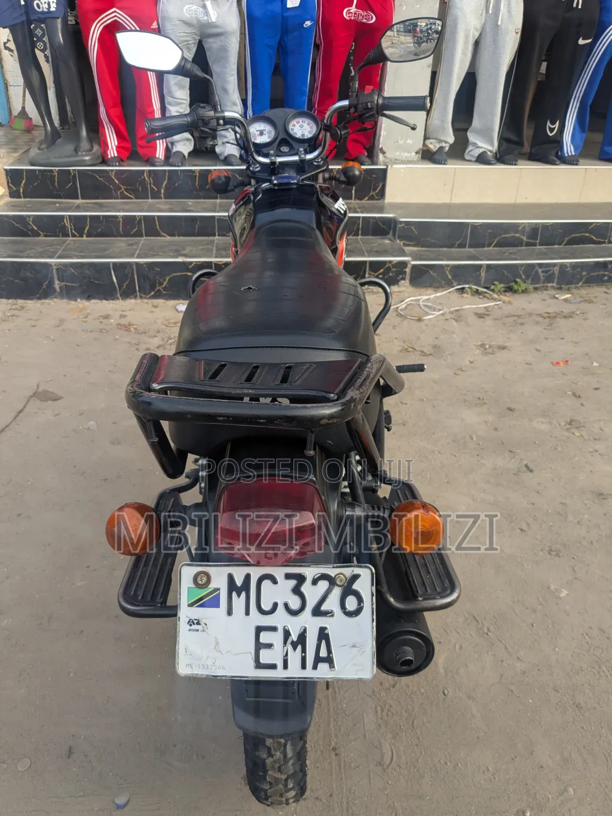 TVS HLX 125 2025 Black