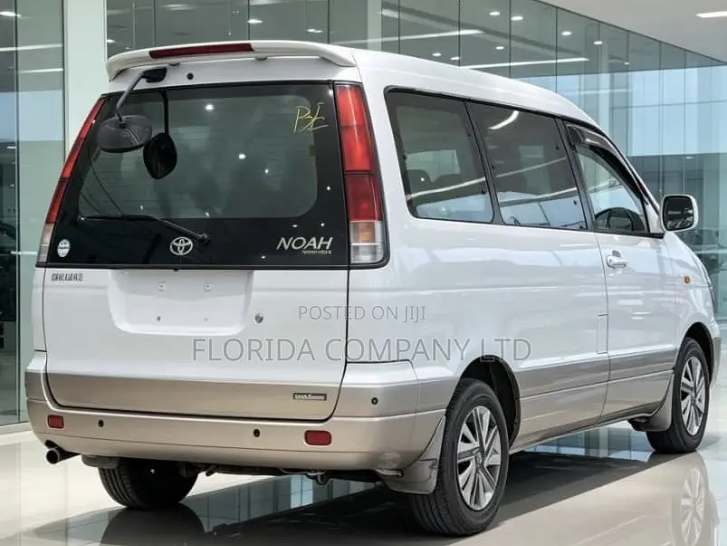 Toyota Noah 2004
