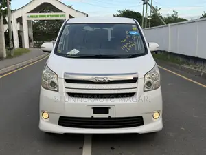 Toyota Noah 2008 Pearl