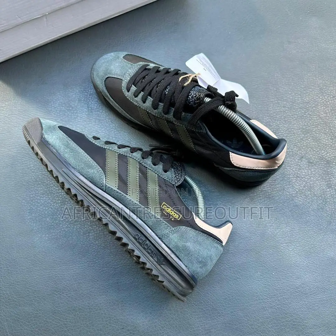 Adidas Sl72 Rs Featuring a Distinctive Ribbed Sole